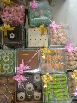 Menerima Pesanan Nasi Kotak, Tumpeng, & Aneka Kue