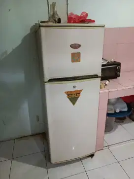 Kulkas Sharp 2 pintu apa Adanya