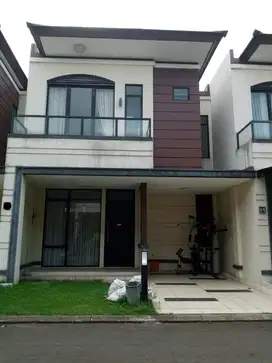 Disewakan Rumah 2 Lantai Siap Huni Semifurnish di Lavon Swancity