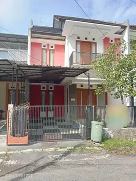 Rumah terawat siap huni di pusat kota
