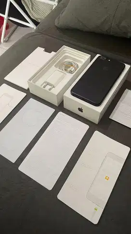 HP Iphone 7 plus + 128GB ex resmi Ibox Fullset banyak bonus
