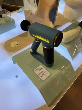 ALAT PIJAT REVI TRIAGLE MASSAG E GUN BEIGE