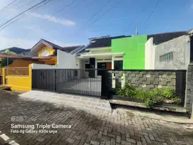Dijual Rumah Luas Terawat di Perumahan Tengah Kota dekat dengan Kampus