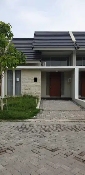 Dekat CLUB HOUSE Rumah North West Citraland, Furnish  Siap Huni