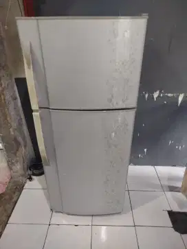 Kulkas sharp 2 pintu