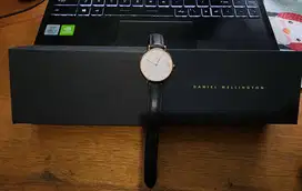 daniel Wellington Ori Preloved Wanita 32mm - Kondisi mulus