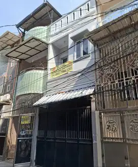 Rumah 3 Lantai Siap Huni di Teluk Gong Jl. 21 – 4 KT/3 KM, HGB