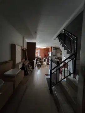 Ruko Gandeng Strategis 3 Lantai di Taman Surya Jakarta Barat