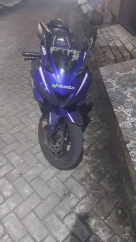 Yamaha R15 wrn Biru