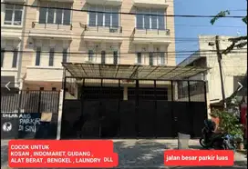 Ruko Gandeng 4,5 Lt Full Renovasi di Taman Sari, Jakbar
