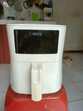MITO Air fryer warna putih