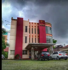 Dijual gedung ex klinik menghadap jalan utama harga murah