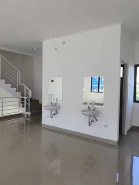 Ruko Gandeng 2 Cikarang Jababeka Strategis Rapi Parkir Luas