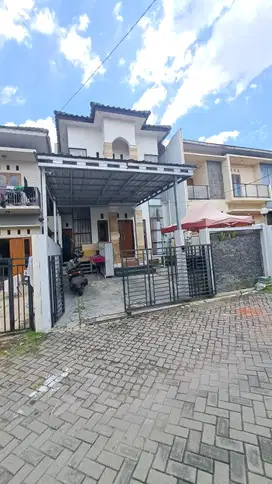 Rumah 2 lantai Furnish Lokasi Strategis Di Kledokan Caturtunggal Depok