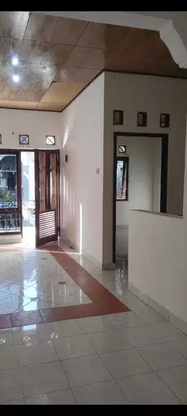 Rumah Lantai 2 Di Sekar Tunjung Gatsu Timur Dekat Living World Sanur