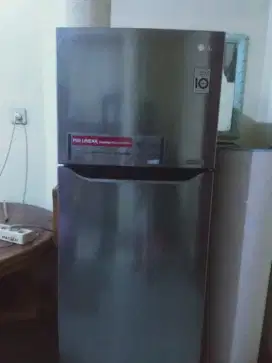 dijual cepat kulkas 2 pintu
