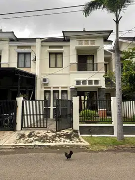 Rumah 2 Lantai Depan Taman di Cluster Aralia, Harapan Indah, Bekasi