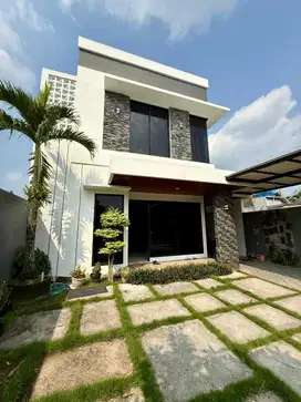dijual rumah di sleman dalam ringroad maguwo dengan kolam renang