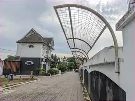 Rumah Mewah Gaya American Classic Lingkungan Ramai & Aman