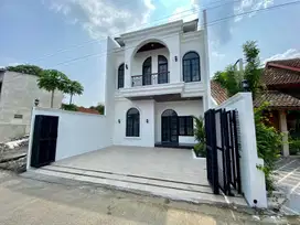 DIJUAL RUMAH 2LT MEGAH DI JL TAJEM, UTARA LOTTE MART JOGJA