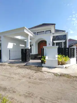 Rumah Klasik Modern Kekinian Timur Kampus UII Jalan Kaliurang