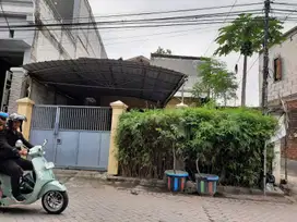 Rumah 2 lantai strategis di tengah kota dijual