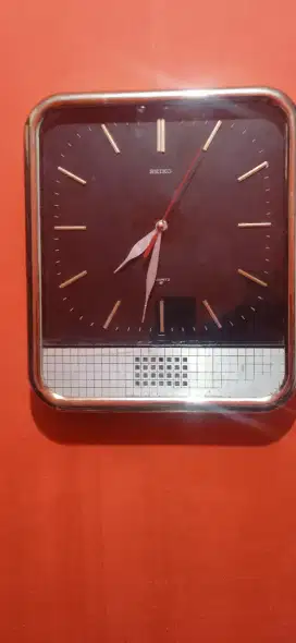 Jam dinding Normal