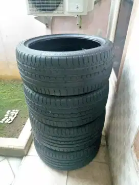 Ban mobil R18 accelera pemakai