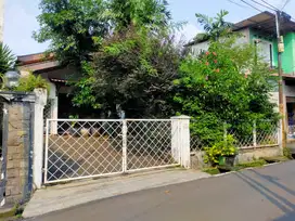 Dijual murah Rumah Asri luas 300m di Pondok Bambu Jakarta Timur
