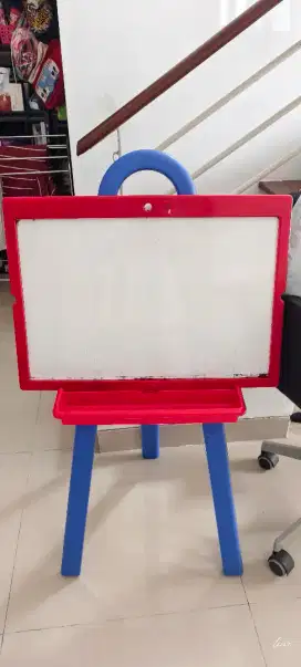 Preloved Meja 2 Kursi dan Papan Tulis anak merk Informa