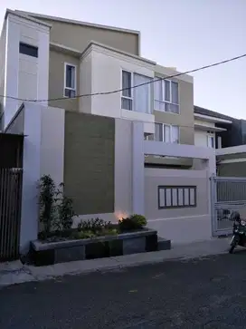 Disewakan Rumah Guest House Mewah Di Sariwangi Bandung Barat