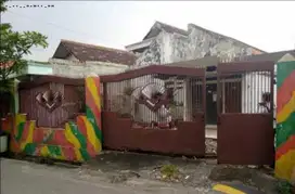 RUMAH HITUNG TANAH SIWALANKERTO, Strategis