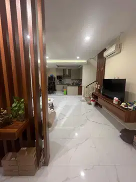 Disewakan Rumah Semi Furnish Layar Permai PIK 3 Lantai + Basement