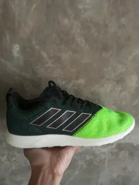Sepatu Adidas running
