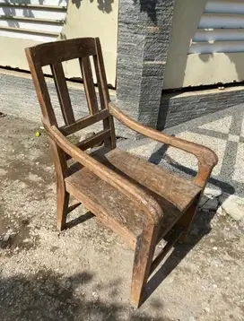 Kursi Primitif Antik