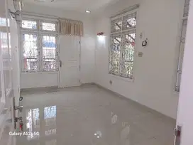 Jual Rumah Huk 2.5 Lantai Semi Furnished Tanjung Duren Jakarta Barat