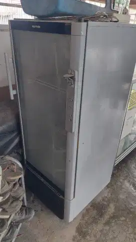 Kulkas minuman merk polytron
