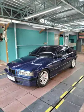 BMW 320i 1994 Bensin