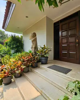 Dijual Rumah Tropical Klasik Kemang