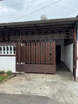 Dijual Rumah Di taman Kota hadap Timur Jalan Lebar di jakarta Barat