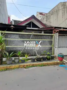Rumah di Jalan Selat Sunda Lokasi Strategis