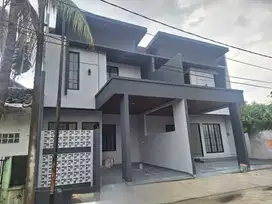 Dijual rumah di boulevard harapan indah
