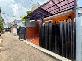 Dijual Rumah Minimalis Siap Huni, Lokasi Strategis di Daerah Tebet