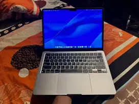 Macbook Air M2 8/256 Silver Inter Macbook + Original Charger Pribadi