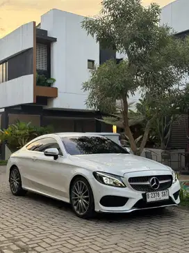 Mercedes Benz C300 Coupe 2017 White on Black Sangat Terawat