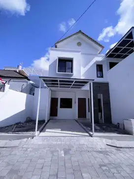 Dijual 1 Unit Town House di Taman Griya.