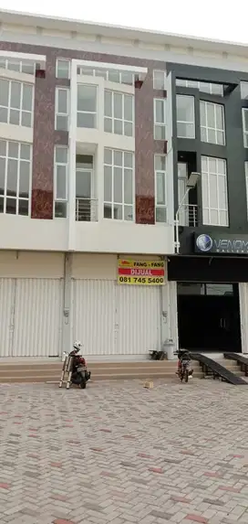 Ruko baru Siap Tempati Di Ruko Biz Park Blok B, Jl. Madukoro Raya, Sem