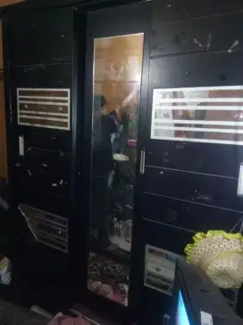 Lemari Sleding 3 pintu Jual Cepat