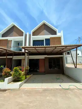 Rumah Kekinian 2 Lantai harga 1 Lantai 700 Juta dekat Kota Wisata