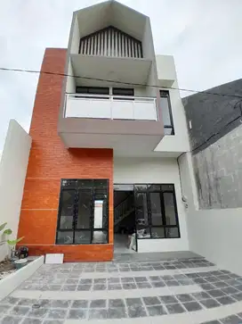 Dijual rumah baru 2 lantai Jaten Woltermonginsidi Pedurungan